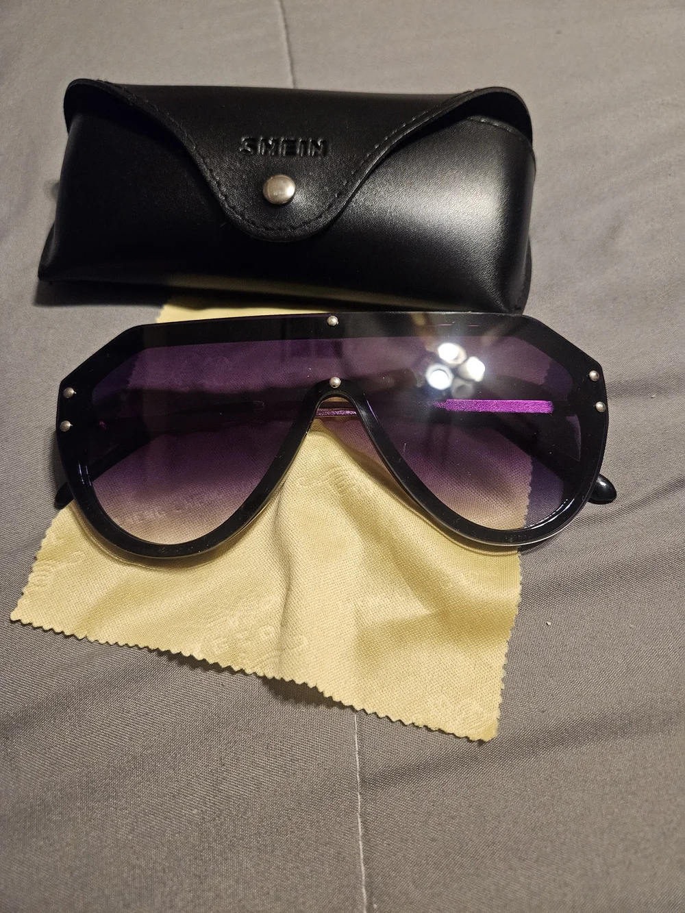 SHEIN Black Shield Sunglasses with Gradient Purple Lenses